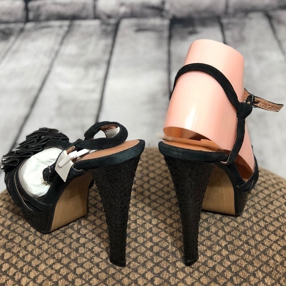 7.5 Black Suede T Strap Sandals Jeffrey Campbell - Picture 3 of 6